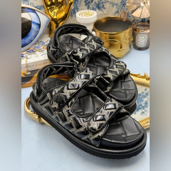 🆕 KURT GEIGER LONDON 🧿 NWOB Orson Patent Quilted Dad Sandals Sz EU38 US 7.5 - Picture 7 of 12